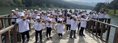 Hataylı depremzede öğrenciler, Bolu'da konser verdi