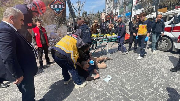 Meydanda düştü, ilk müdahaleyi arama kurtarma ekibi yaptı