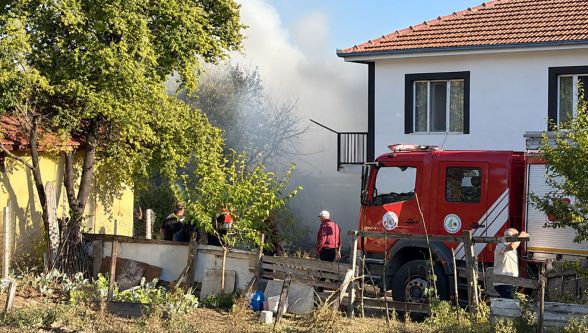 Bolu'da korkutan yangın! Alevler 3 eve sıçradı