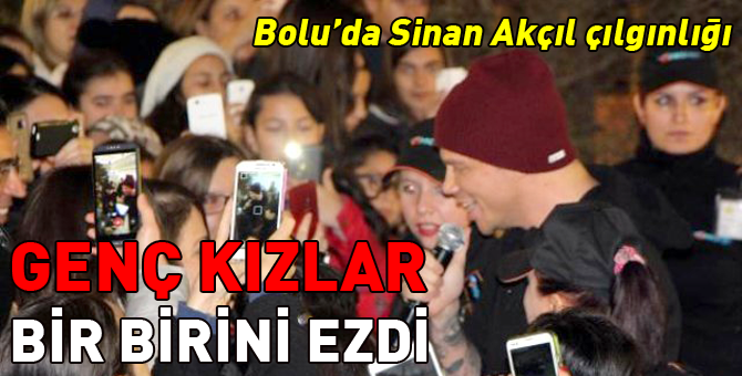 Genç kızlar bir birini ezdi