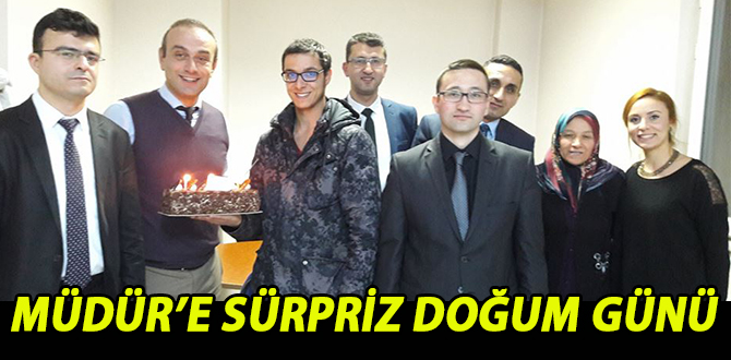 Müdüre sürpriz doğum günü