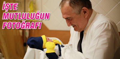 Başkan torunu kucağına alınca