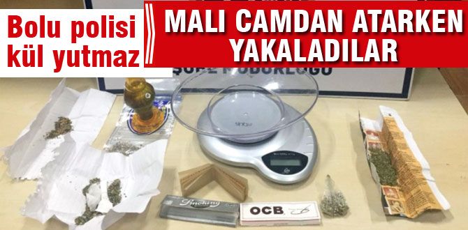 Malı camdan atarken yakalandılar