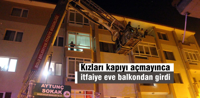 Kızları kapıyı açmayınca balkondan girdiler