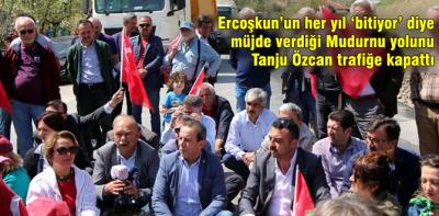 Tamamlanmayan yolda oturma eylemi