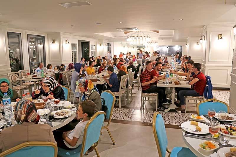 Narven ailesi iftarda bir araya geldi