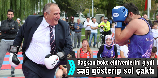 Başkan boks eldivenlerini giydi