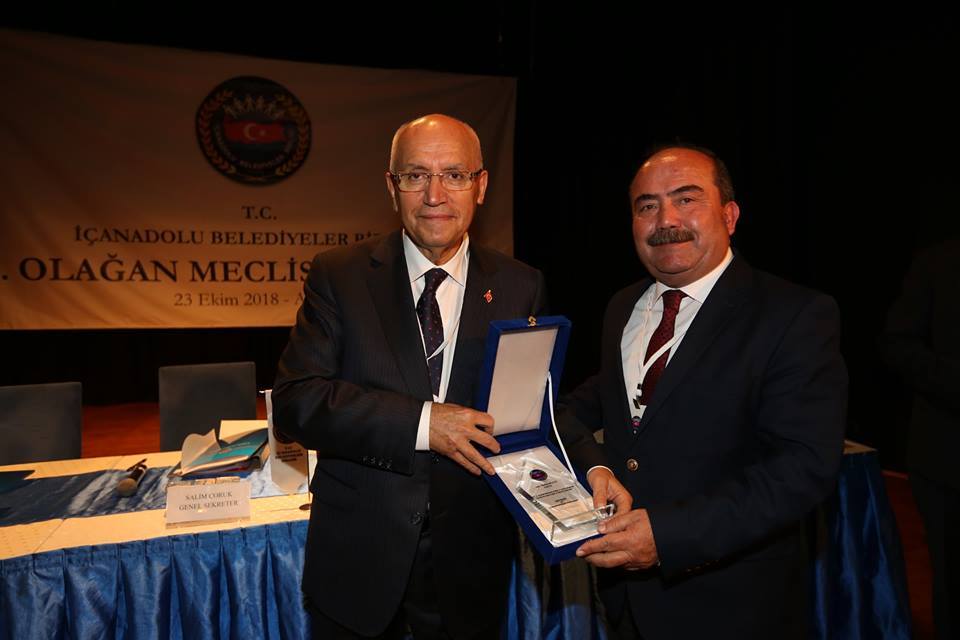 Mengen Belediye Başkanı’na plaket