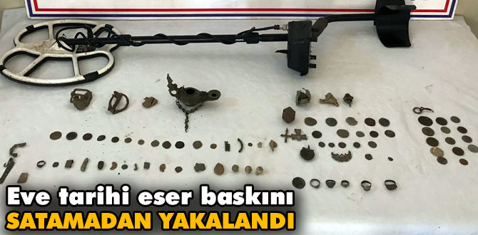 Eve tarihi eser baskını düzenlediler