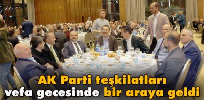 AK Parti 'vefa' gecesinde bir araya geldi