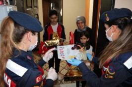 TEM’de soda taşıyan tıra arkadan çarptı: 4 yaralı