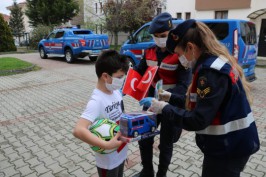 TEM’de soda taşıyan tıra arkadan çarptı: 4 yaralı