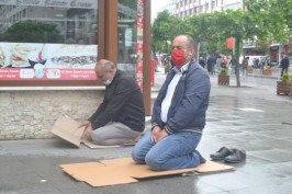 Çöp kamyonu mahalleyi elektriksiz bıraktı