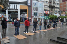 Çöp kamyonu mahalleyi elektriksiz bıraktı