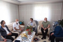 Başkan Özcan'dan babalara çok anlamlı ziyaret
