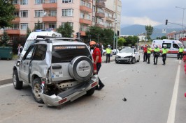 Bolu'ya Nisan'da lapa lapa kar yağdı