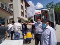 Otomobil markete girdi: 3 yaralı