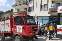 TEM’de soda taşıyan tıra arkadan çarptı: 4 yaralı