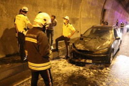 TÜNELDE OTOMOBİL YANDI