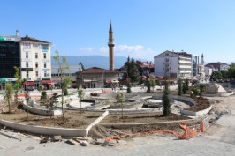 Bolu'ya Nisan'da lapa lapa kar yağdı