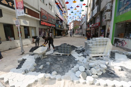 Gölcük'te iğne atsanız yere düşmez