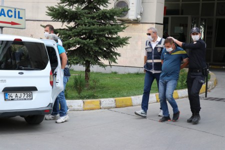 Çöp kamyonu mahalleyi elektriksiz bıraktı