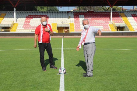 Çöp kamyonu mahalleyi elektriksiz bıraktı