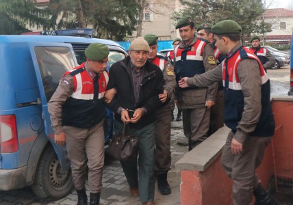 Bolu'da genç kızla papağanın inanılmaz dostluğu