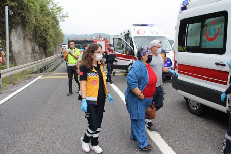 Bolu Dağında zift yüklü tanker devrildi