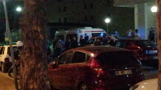 Kavga eden gruba polis müdahalesinde, 2 polis, 3 bekçi yaralandı: 8 gözaltı