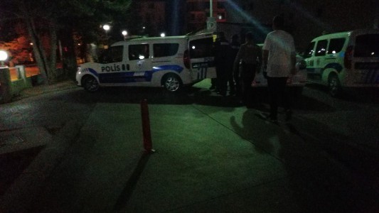 Kavga eden gruba polis müdahalesinde, 2 polis, 3 bekçi yaralandı: 8 gözaltı