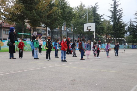 Bolu'da ahır, fırın evi, 2 samanlık, 2 bin saman balyası yandı