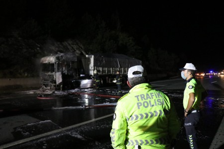 Gölcük'te iğne atsanız yere düşmez