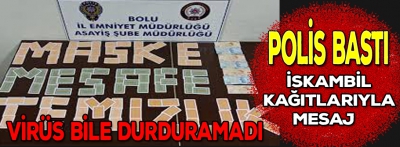 Polis bastı iskambil kağıtlarıyla mesaj 