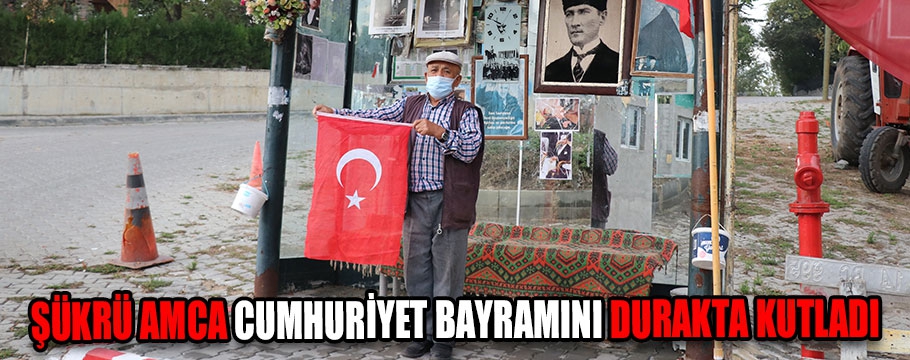 Şükrü amca Cumhuriyet Bayramını durakta kutladı