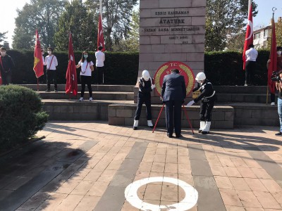 Çöp kamyonu mahalleyi elektriksiz bıraktı