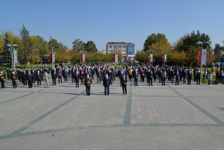 Çöp kamyonu mahalleyi elektriksiz bıraktı