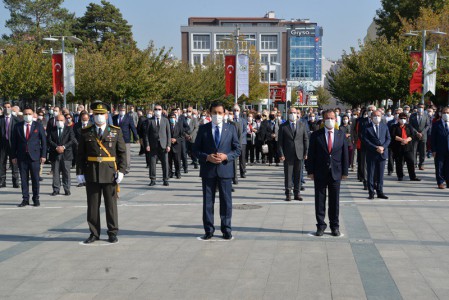 Çöp kamyonu mahalleyi elektriksiz bıraktı