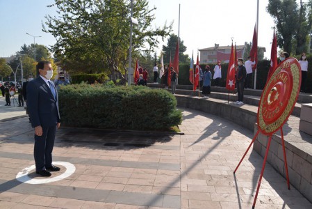 Çöp kamyonu mahalleyi elektriksiz bıraktı