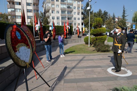 Çöp kamyonu mahalleyi elektriksiz bıraktı