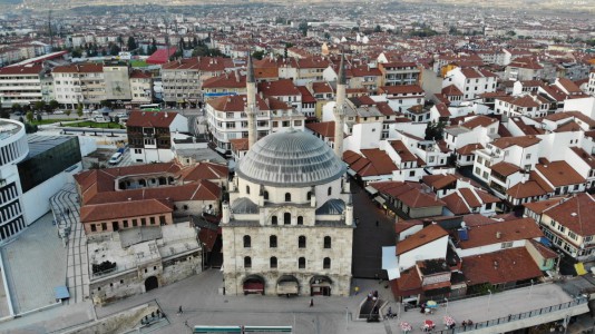 Hayatını 2 engelli çocuğuna adayan annenin hikayesi