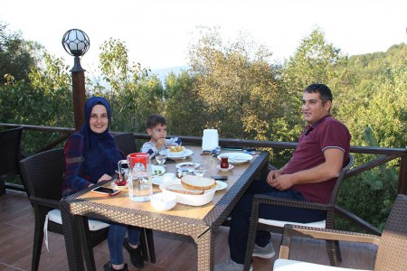 Tem kapandı esnafa can suyu oldu