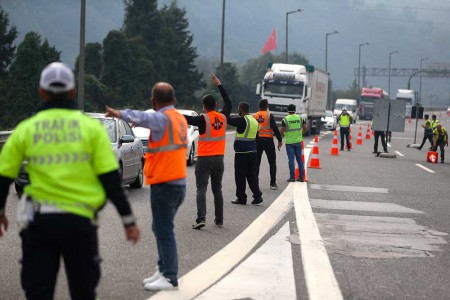 Bolu Dağı tüneli Ankara yönü ulaşıma kapatıldı!