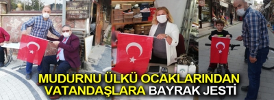 Mudurnu Ülkü Ocaklarından vatandaşlara bayrak jesti