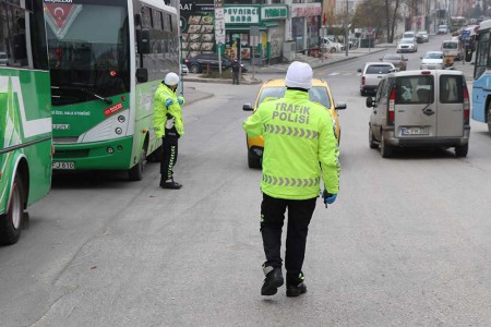 Bolu'da genç kızla papağanın inanılmaz dostluğu