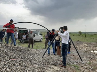 Bolu'da genç kızla papağanın inanılmaz dostluğu