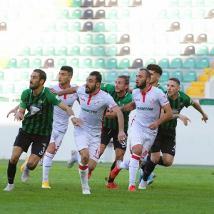 Kent merkezinde kaza: 4 yaşındaki kız ve annesi yaralandı