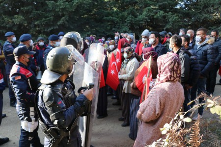 Bolu'da trafik durma noktasına kadar geliyor