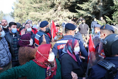 Bolu'da trafik durma noktasına kadar geliyor