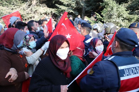 Bolu'da trafik durma noktasına kadar geliyor